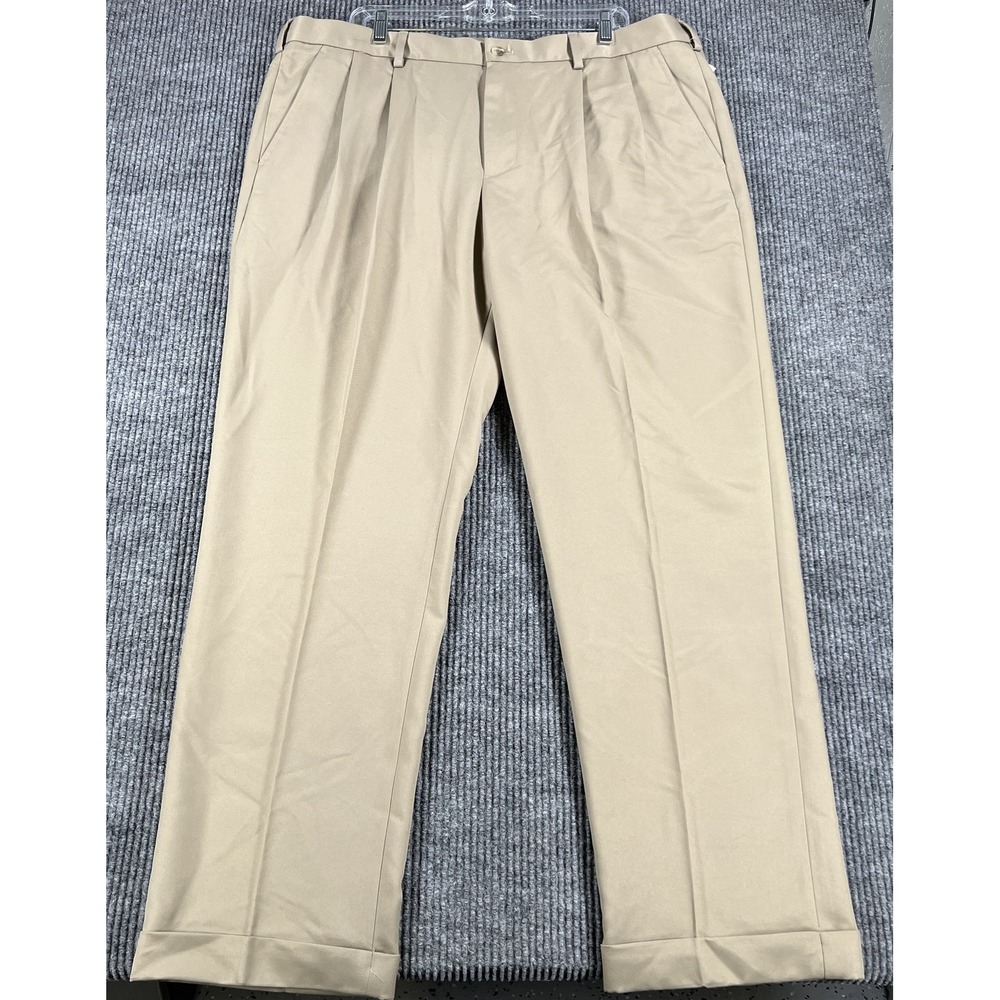 Van Heusen Traveler Pants Mens 40x32 Khaki Classic Fit Pleated Front Non Iron